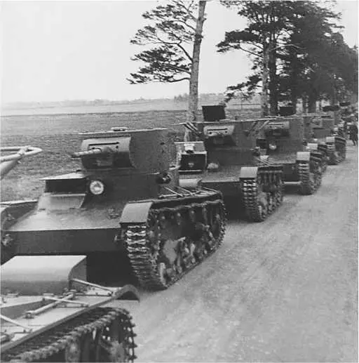 Колонна танков Т26 на учениях На фото машины со сварными корпусами и башнями - фото 58