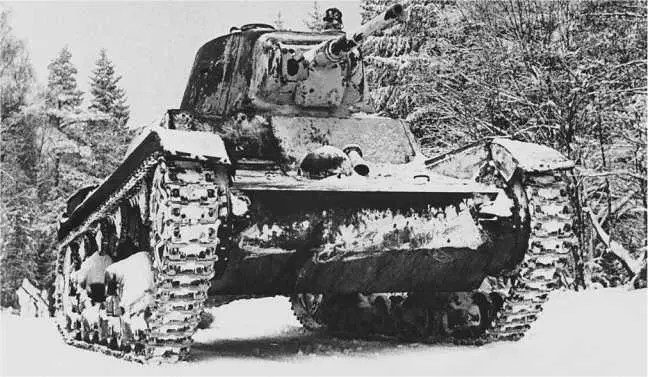 Танк Т261 выдвигается к линии фронта Западный фронт декабрь 1941 года - фото 86