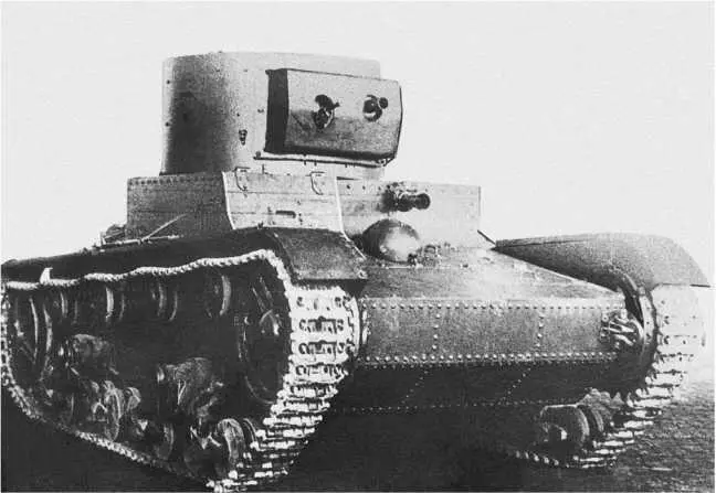 Телетанк с аппаратурой ТОЗIV общий вид 1935 год В маске башни установлен - фото 125