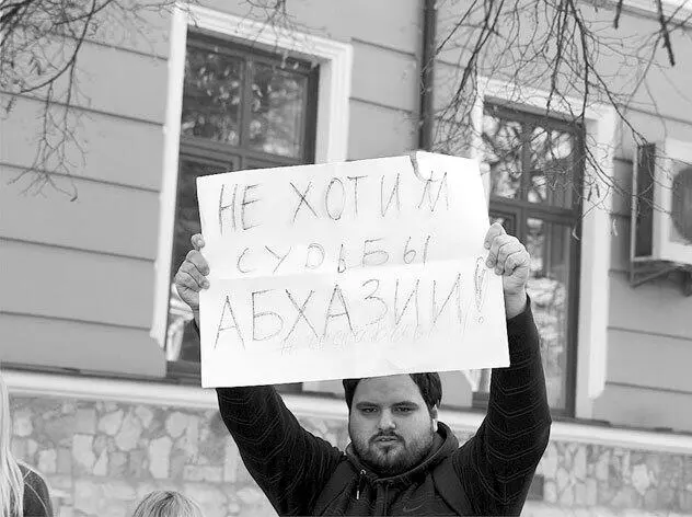 21 февраля 2014 г Симферополь Митинг под ВС Крыма Фото Радіо Свобода Много - фото 54