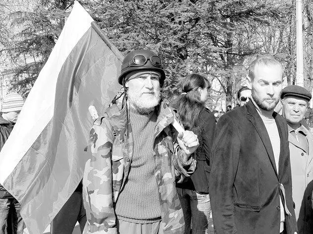 21 февраля 2014 г Симферополь Митинг под ВС Крыма Фото Радіо Свобода - фото 57