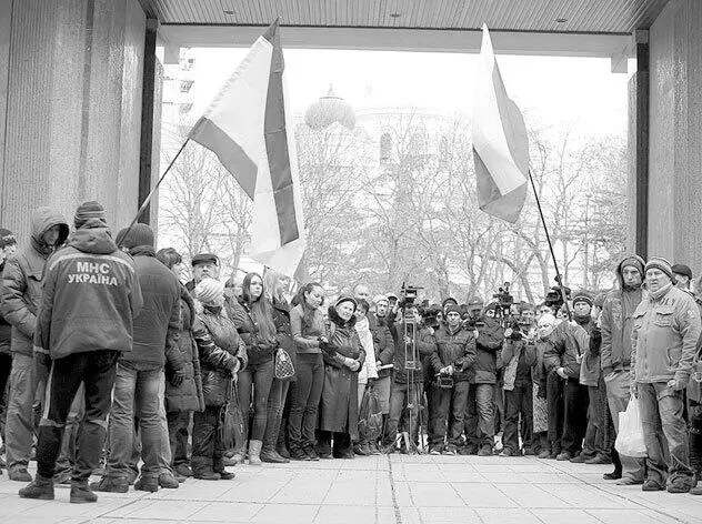 25 февраля 2014 Симферополь Митинг у ВС Крыма Фото Радіо Свобода Это не - фото 65