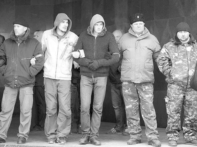 25 февраля 2014 г Симферополь Митинг у ВС Крыма Фото Радіо Свобода Было - фото 70