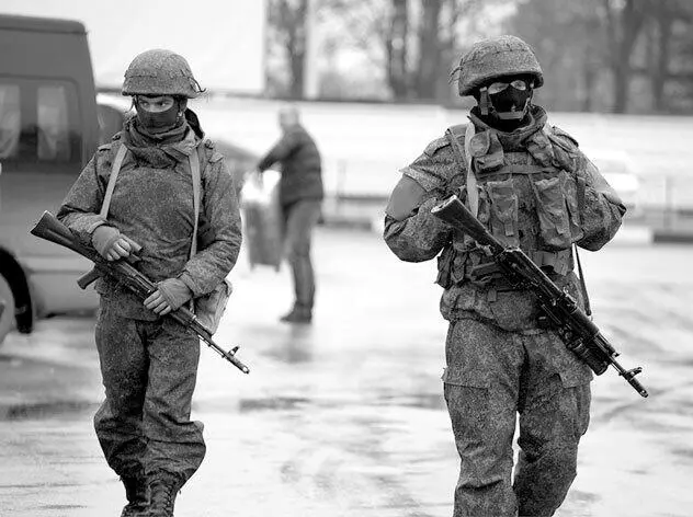 28 февраля 2014 г Зеленые человечки в симферопольском аэропорту Фото Радіо - фото 83