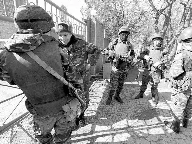 5 марта 2014 г Евпатория Украинские и российские военные на базе ВС Украины - фото 98