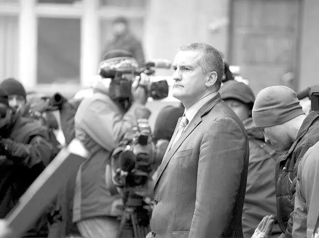 10 марта 2014 г Сергей Аксенов на присяге Фото Радіо Свобода Реестр был - фото 122