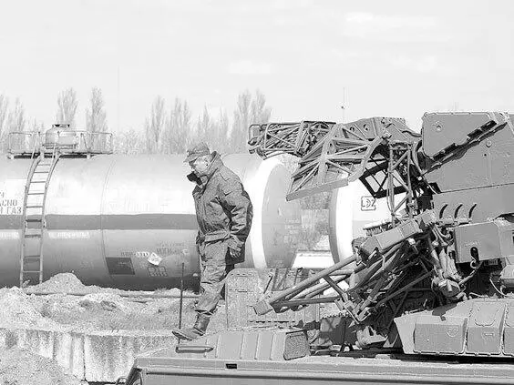 8 апреля 2014 г Крым Украинскую военную технику вывозят на материк Фото - фото 144