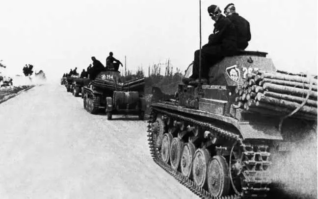Колонна танков PzII из состава 18й танковой дивизии на марше Июль 1941 года - фото 30