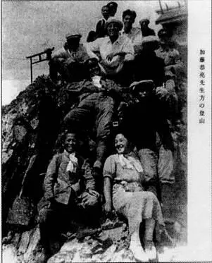 Группа туристов возле святилища на хребте Тоссо Жданко Храм Яманоямаками - фото 27