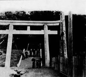 Тории храма Хонто дзиндзя Невельск 1950е гг СОКМ Табличка хэнгаку храма - фото 33