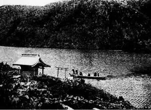 Святилище на водохранилище в районе поселка Тэи Облик первых тории Южного - фото 38