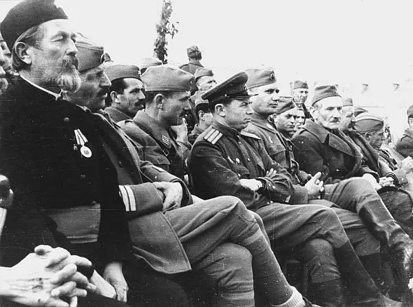 Подготовленные в СССР кадры КПЮ были использованы для того чтобы поднять на - фото 9