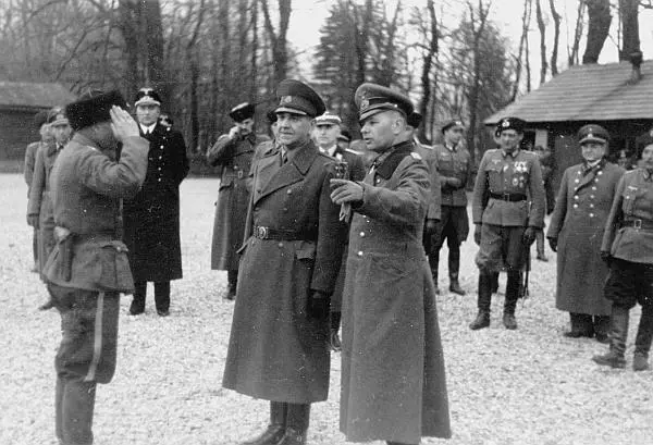 Казаки получают награду от А Павелича Казаки на приеме у главы Харватской - фото 21