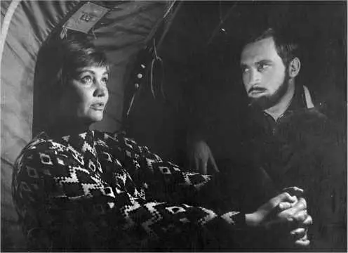 Одесская киностудия Ноябрь 1966 г В Высоцкий и Л Лужина на досъёмках сцены - фото 5