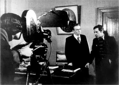 Съемочный эпизод с Евгением Шутовым 1978 г Одесса Между съемками фильма - фото 28