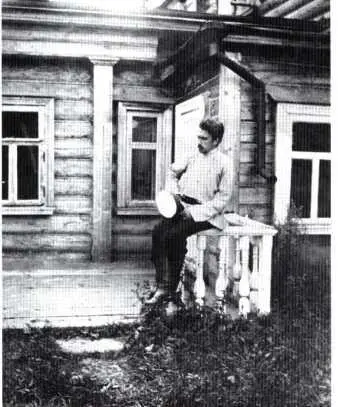 С М Соловьев в Дедово 1900е гг Пруд в Дедово М С Соловьев в своем - фото 12