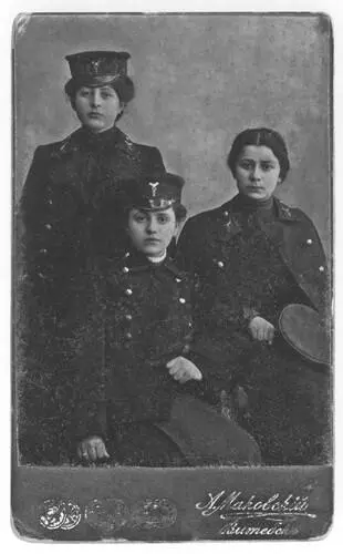 Моя мама Ревекка Абезгауз справа 1909 год Мамин брат Беньямин - фото 6
