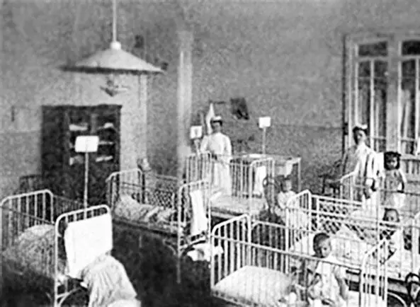 Школа нянь 1910е гг Кто занимал должность домашнего педиатра в семье - фото 163