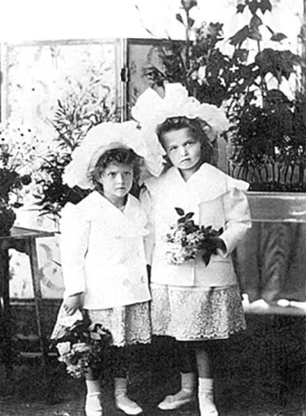 Великие княжны Татьяна и Ольга В результате в феврале 1910 г Александра - фото 169