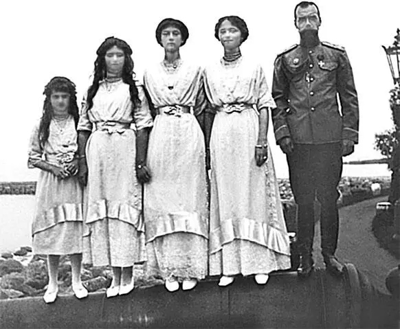 Николай II с дочерьми Севастополь 1914 г Лейбмедик Е С Боткин 8 апреля - фото 175