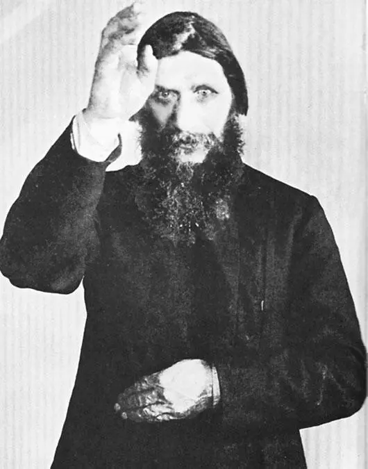 Г Е Распутин Цесаревич Алексей в кресле на велосипедных колесах Зима - фото 222