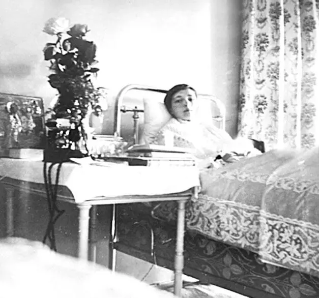 Татьяна во время болезни 1913 г Последней в императорской семье брюшным - фото 251