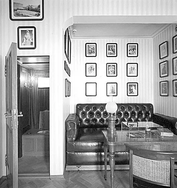 Ванная и WC императора Александра II Фермерский дворец Петергоф Жестяная - фото 357