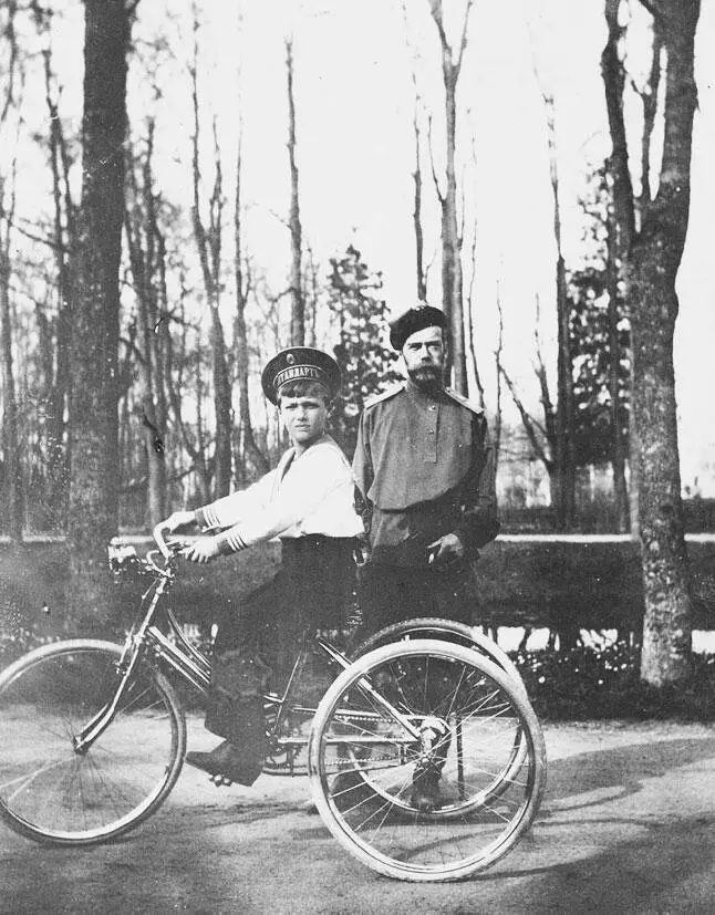 Цесаревич Алексей в Александровском парке Царского Села Апрель 1913 г Вел - фото 458