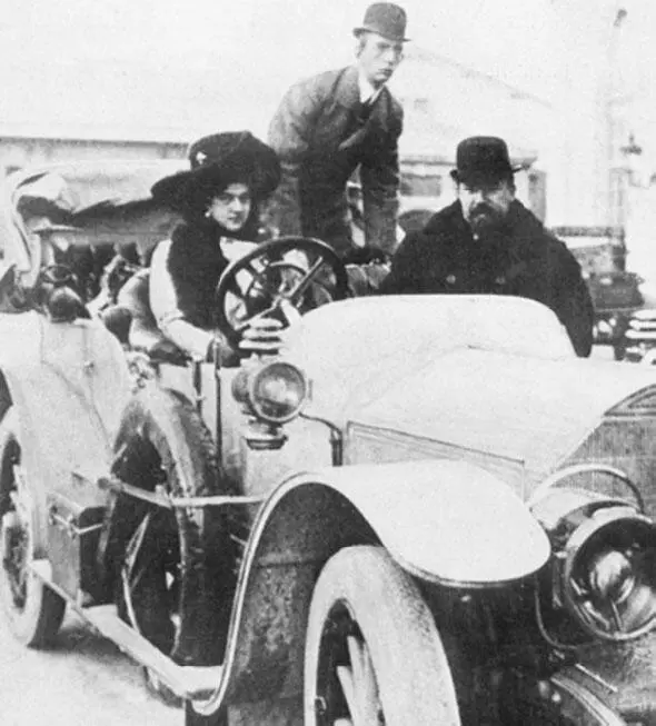 Великая княгиня Мария Павловна Младшая за рулем автомобиля Швеция 1910 г - фото 464