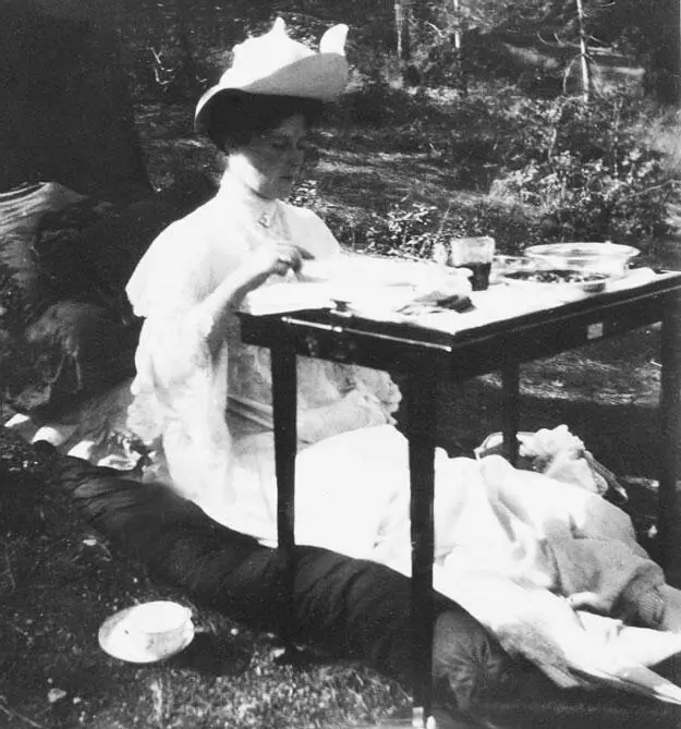 Императрица Александра Федоровна на пикнике Супруга Николая II с начала 1900х - фото 493