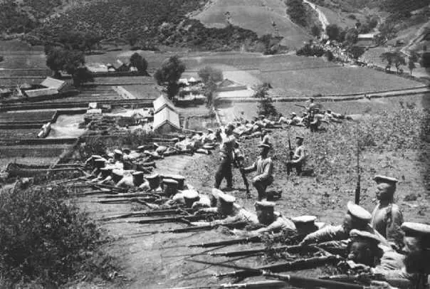 Русские войска на позиции перед боем Маньчжурия 1904 г Однако политические - фото 14