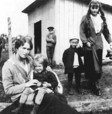 Великие Княжны Ольга и Анастасия с крестьянскими детьми Когда Великие Княжны - фото 33