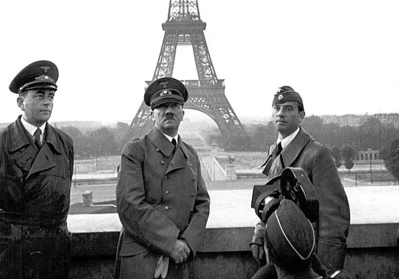 Адольф Гитлер во Франции Более того 15 октября 1943 года начал деятельность - фото 28