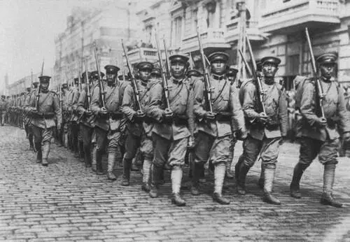 Японские солдаты во Владивостоке Соколята Стоят Павел Цой и Александр - фото 11
