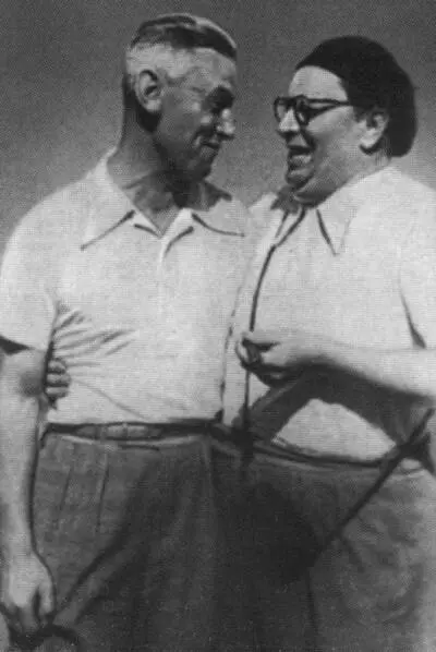 С Алексеем Толстым в сражающейся Испании 1937 г ЛЮБИМЫЕ ЖЕНЩИНЫ ФАДЕЕВА - фото 35
