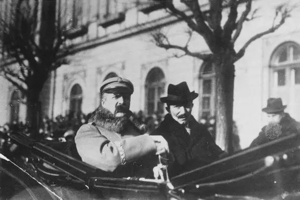 Юзеф Пилсудский и Винценты Витос 1921 год Студенты Ягеллонского - фото 24
