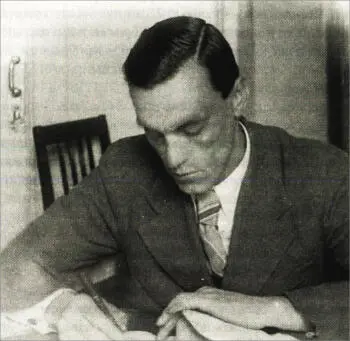Арсений Тарковский за работой Начало 30х годов С 1932 года я стал переводить - фото 17