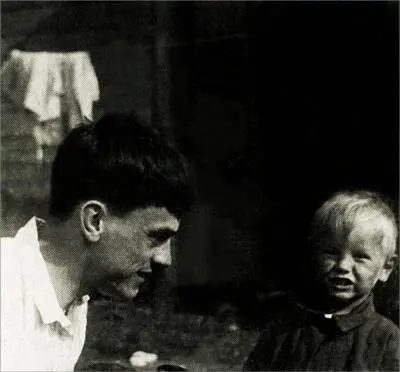 Арсений Александрович и Андрюша Тарковские г Малоярославец 1934 год - фото 19
