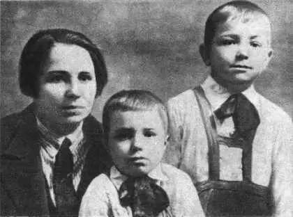 Ни женщин ни детей не щадил враг На снимке семья Кузнецовых зверски - фото 15