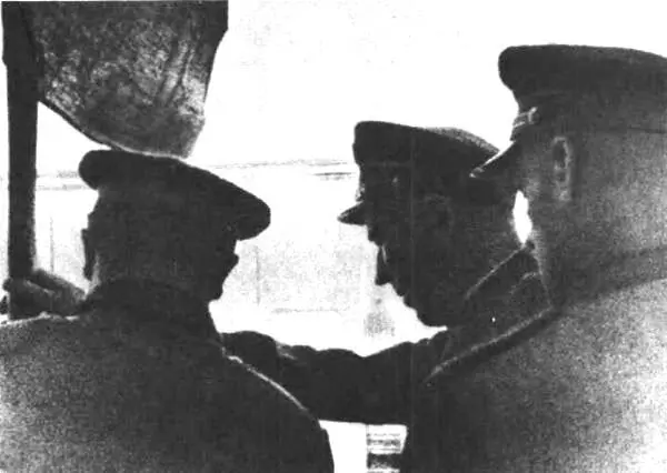 Знамя свободы вновь реет над Брестом 28 июля 1944 года Попахивает травой и - фото 60