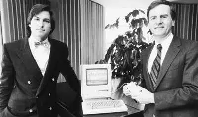С Джобс и Дж Скалли с первым Macintosh В конце лета Гейтс встретился с - фото 18