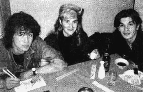 В Цой Дж Стингрей Ю Каспарян в японском ресторане В 1989 году мы часто - фото 24