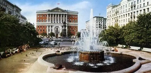 Здание Моссовета в Москве 60е годы Сегодня в нем МЭРия Слева от памятника - фото 18