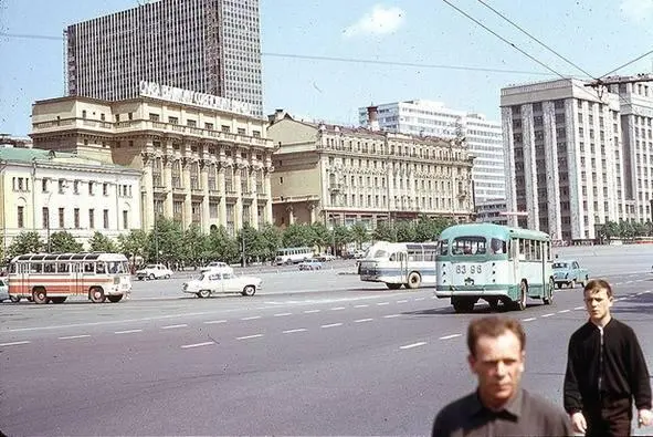 На фото Манежная площадь в Москве 60е годы В связи с юбилеем Октябрьской - фото 21