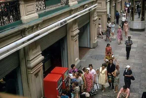 ГУМ 1969 год Фото роба Кетчесайда Я пожал ему руку Брюки мне подошли Не - фото 34