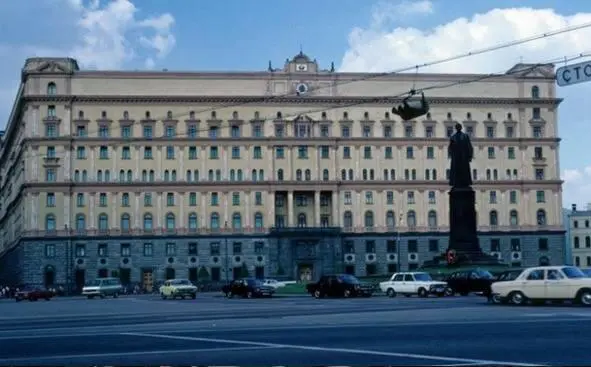Здание КГБ СССР в Москве Фото 80х годов Что там у вас нахмурившись - фото 39