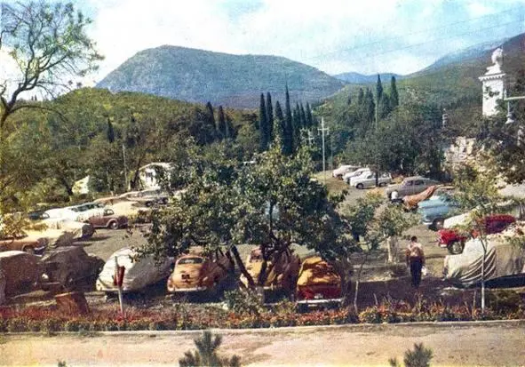 Крым Алушта 1960й год Стоянка автомобилей у туристической базы 50 Что - фото 94