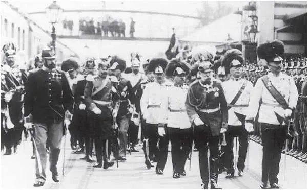 Император Франц Иосиф встречает на вокзале императора Вильгельма II 1908 год - фото 12