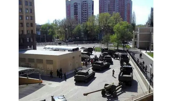 Техника ДНР в Донецке 2 мая 2015 г Глава 34 Основные события второй - фото 17