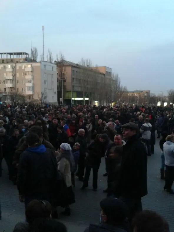 Митинг у Донецкой ОГА в день провозглашения ДНР 7 апреля 2014 г Фото автора В - фото 7